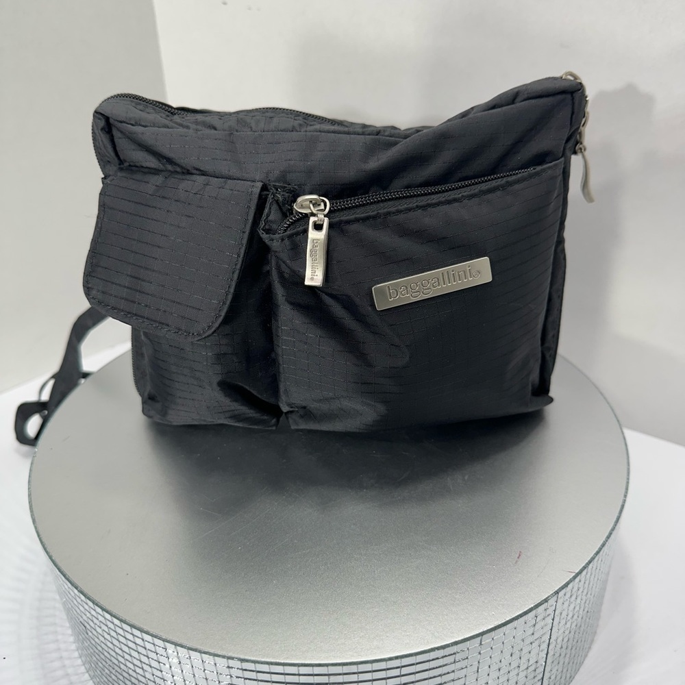 Baggallini Black Crossbody Bag pre owned Exellent condition